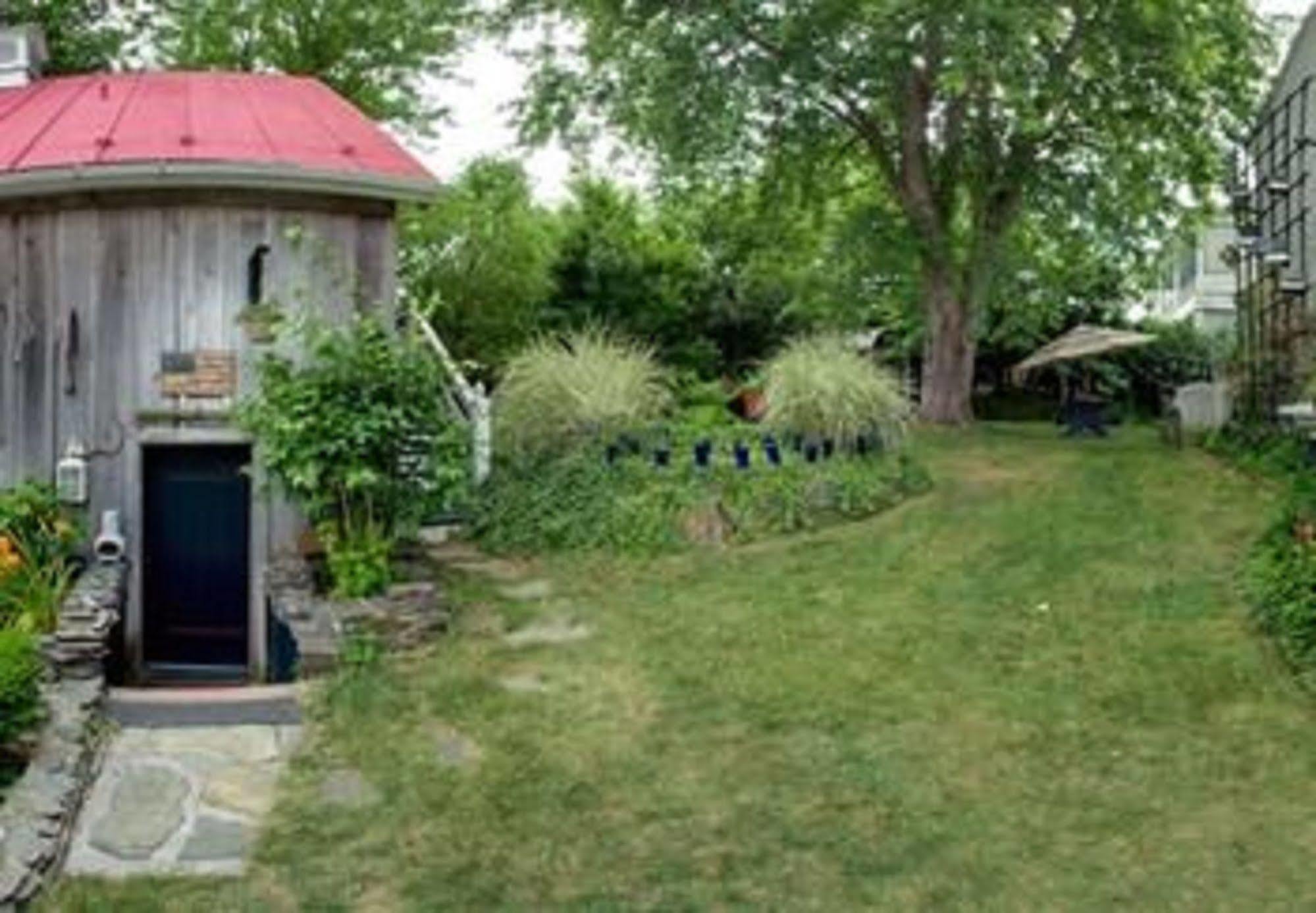 Lily Garden Bed And Breakfast Harpers Ferry Exterior photo
