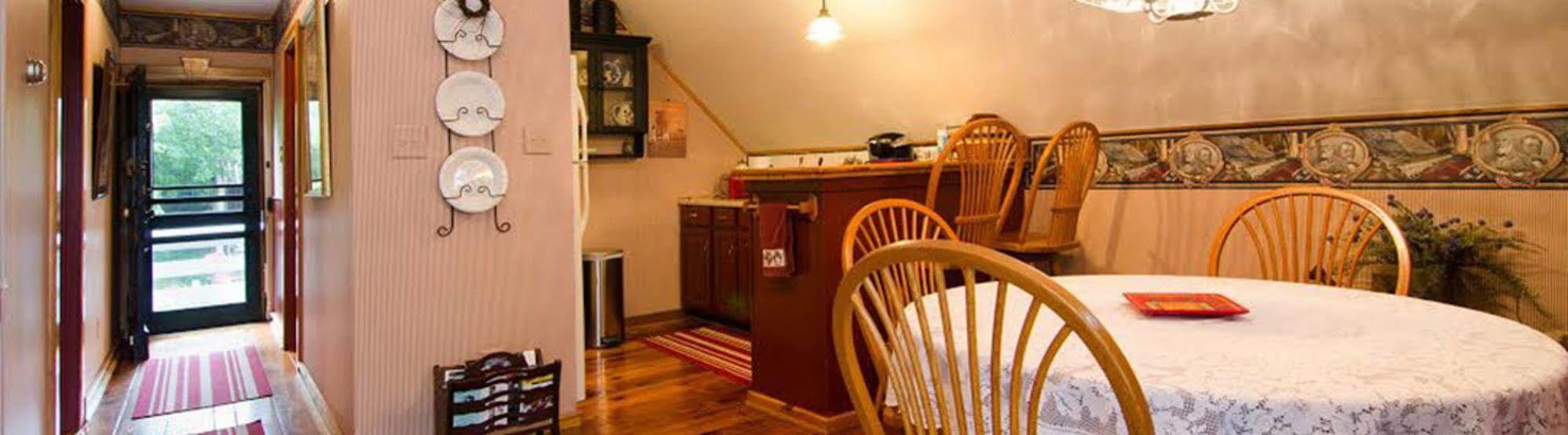 Lily Garden Bed And Breakfast Harpers Ferry Exterior photo