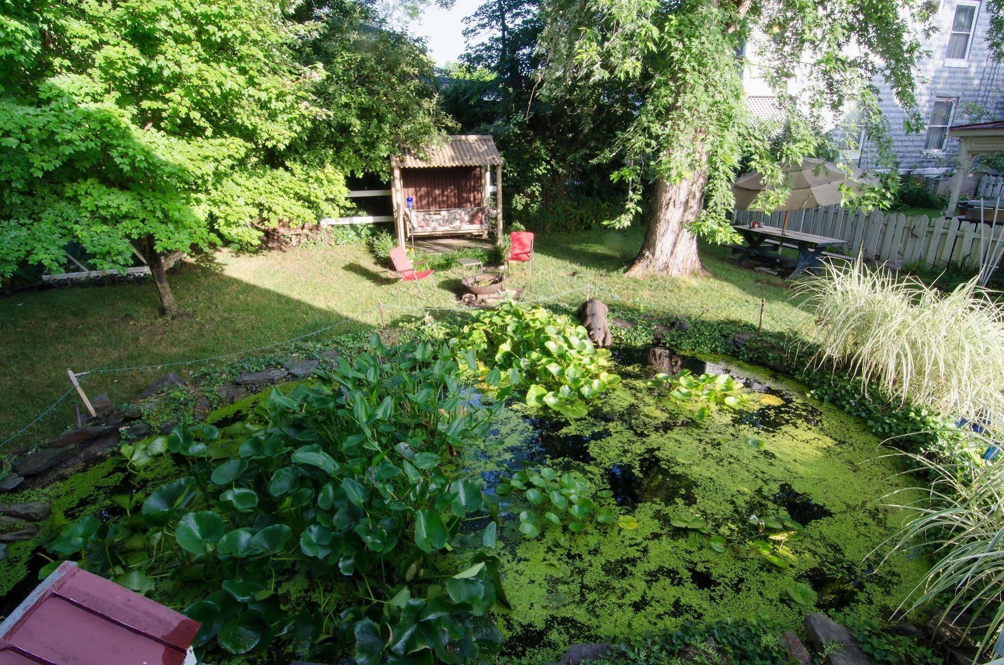 Lily Garden Bed And Breakfast Harpers Ferry Exterior photo